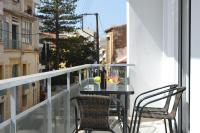 Botonis Bright Spacious Apartment - Bed and Breakfast