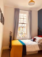 B&B Whitley Bay - Sea Retreats, Whitley Bay, Sleeps 9 - Bed and Breakfast Whitley Bay