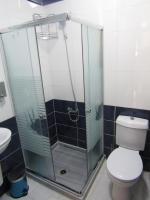 Zimmer mit Kingsize-Bett und Bergblick