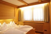 Superior One-Bedroom Apartment with Balcony