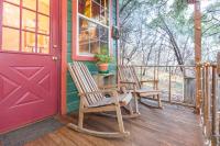 The Victorian Cottage at Creekside Camp & Cabins - Ferienwohnung Marble Falls