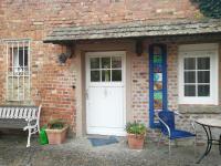 Ehemalige Bibliothek Apartment für 2 mit Küche Kamin Netflix Parken und Hofladen - B&B Steinhöfel