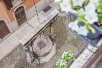 Apartamento grande con 1 dormitorio y balcón