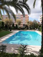 Design loft Studio climatisé parking et piscine - B&B Vallauris