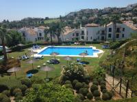 Apartment with Pool View