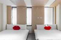 Deluxe Family Room with Bathtub