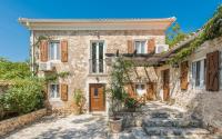Villa Callisto- Elegant Villa with Pool - Bed and Breakfast Yírion