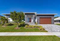 BEACH 5 MIN. WALK-LUXURIOUS MODERN POOL HOME - B&B