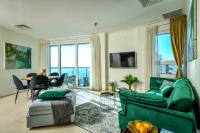 Picturesque 3BR Apt w Balcony & Parking Near Beach by Sea N' Rent - B&B Tel Aviv