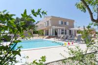 B&B Ližnjan - Villa BELLA - beautiful and modern house with pool, souna, jacuzzi & playground, Ližnjan - Istra - Bed and Breakfast Ližnjan