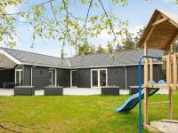 B&B Blåvand - 8 person holiday home in Bl vand - Bed and Breakfast Blåvand