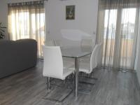 Appartamento con 2 Camere da Letto e Balcone