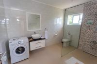 Apartment with Seaview & Garden Access