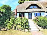 Ferienhaus mit Reetdach und Seebli - B&B Groß Zicker