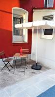 Private apartments with direct subway entrance - Ferienwohnung