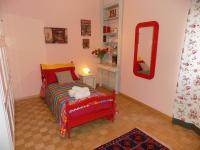 Camera Doppia con Letti Singoli e Bagno in Comune