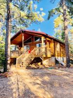 Adventure Awaits 3King Bed,2Bath Log Cabin in heart of Duck Creek Village! - Bed and Breakfast Duck Creek Village