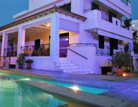 Cottage BLUE DOLPHINS with private pool - Chambres d’hôtes Kalývia Thorikoú