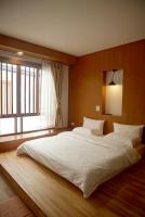 Zimmer mit Kingsize-Bett