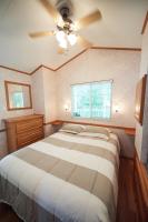 Bethpage Two-Bedroom Cottage 4 - Bed and Breakfast