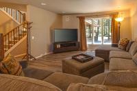 5 Bed 3 Bath Vacation home in Sunriver - Bed and Breakfast