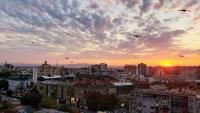 Spacious Downtown Apartment with a City View - B&B