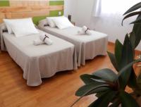 Doppelzimmer mit 1 oder 2 Betten und Zugang zu einem Gemeinschaftsbad