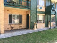Stay in spacious, homely unit in prestigious area - Ferienwohnung Brightview