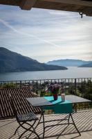 Appartamento con 2 Camere da Letto e Vista Lago