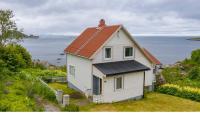 B&B Reine - House by the sea Reine, Lofoten - Bed and Breakfast Reine