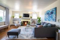 Fabulous Mid Century 4BR 3Bath House - Bed and Breakfast