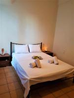 House with yard Subway 5min walk - B&B Atenas