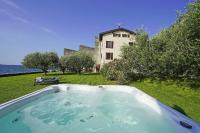 Villa Victoria: luxury waterfront villa with splendid views - Chambres d’hôtes