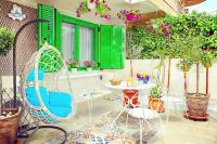 The Eclectic Yard home -famous for its Design - B&B