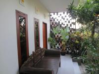 Putri Homestay - B&B