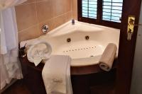 Deluxe Suite mit Whirlpool-Badewanne