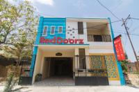 B&B Madiun - RedDoorz Syariah near Politeknik Negeri Madiun - Bed and Breakfast Madiun