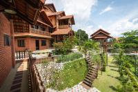 Red House the Garden Stay in Bukit Tinggi by PLAY - B&B Bentung