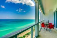 B&B Miami Beach - Gorgeous Oceanfront Penthouse with gym, bars, beach access and free parking! - Bed and Breakfast Miami Beach