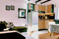 Нouse with cute little yard - Chambres d’hôtes