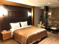 Queen Room with Spa Bath
