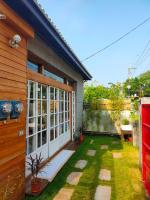 Old Mamaboy Marines Hostel獨立包棟三間雙人雅房 - B&B Kaohsiung