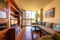 RamblasRentals Stylish Bright 3BR New Catalan Flat 10m Ramblas - Parking - Wifi - Chambres d’hôtes