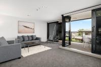 B&B Mount Maunganui - Central Mount Apartment, Quiet and Spacious with Pool - Bed and Breakfast Mount Maunganui