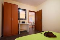 Two-Bedroom Apartment with Terrace and Sea View (5 Adults)
