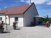 Entre Lacs Et Montagnes , Maison 3 chambres, terrain, lits préparés, parking et ménage inclus, accès autonome possible à toute heure - Chambres d'hôtes Barésia-sur-l'Ain