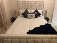 Dunfermline GF flat, 5 min walk to Train St. and High St. - B&B Dunfermline