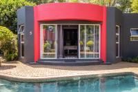 Suite Lit King-Size - Vue sur Piscine