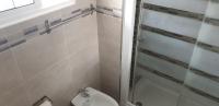 Camera Doppia con Letti Singoli e Bagno in Comune