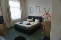 Doppel-/Zweibettzimmer mit Bad